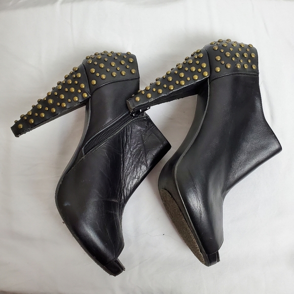 Roberto Vianni Shoes - Open Toe Black Heels with Gold studded Heels